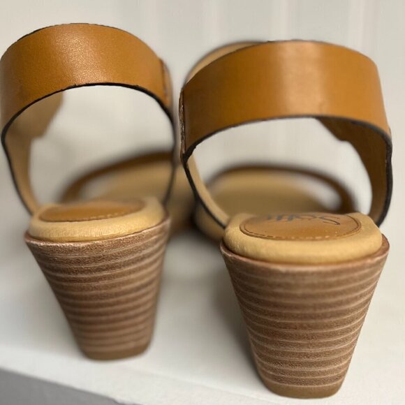 Sofft Garin Wedge Sandals in Tan Crocodile in Luggage Color Size 9M - Picture 6 of 7